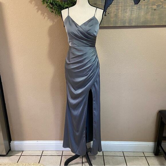 NWOT Lulus Glamorous Persona Grey Satin Pleated Sleeveless Tulip Maxi Dr… - Picture 2 of 8